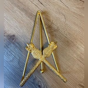 Good Pineapple plate or napkin holder